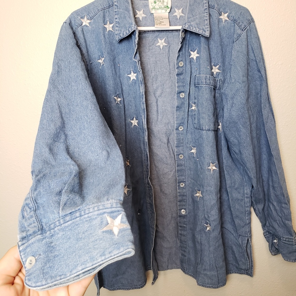 Vintage The Quacker Factory Chambray Denim Silver L Embroidered Star Button Up